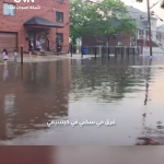 غمرت مياه الفيضانات أحد الأحياء السكنية في منطقة كوينز على شارع كيسيمي بوليفارد.